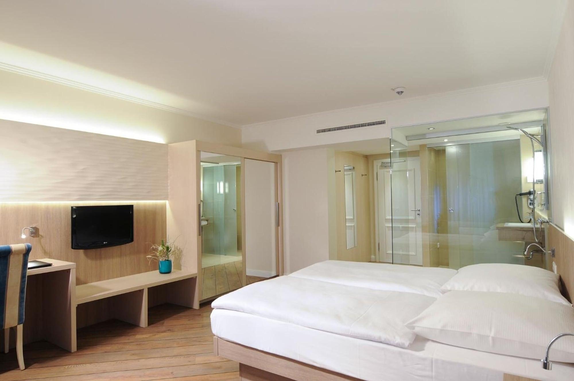 Vier Jahreszeiten Hotel 4*
