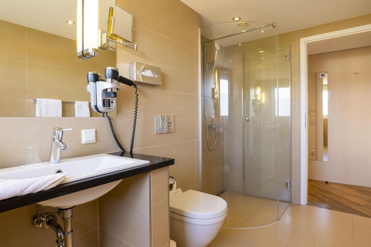 Hotel Iv Jahreszeiten 4*